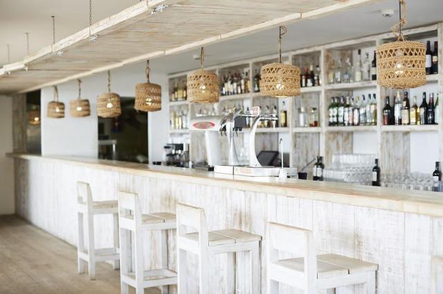 bar
