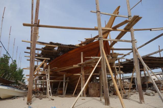 Stavba lodi dhow v Suru
