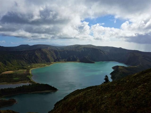 Ohnivé jezero Lagoa do Fogo