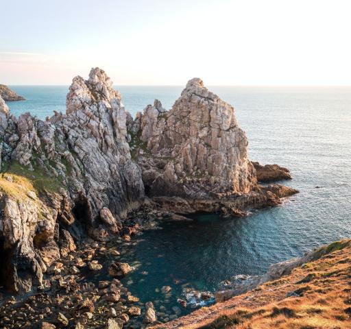 Mys Pointe de Pen-Hir na poloostrově Crozon