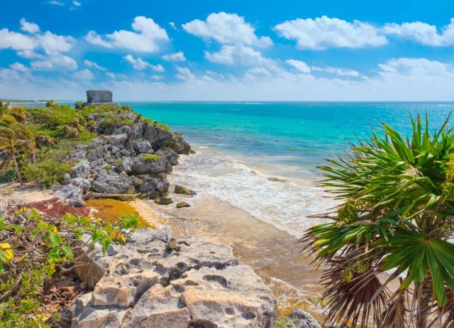 Mayské zříceniny Tulum na pobřeží Karibiku