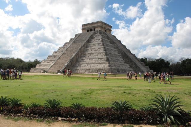 Chichen Itza - Velký chrám, symbolizující rok