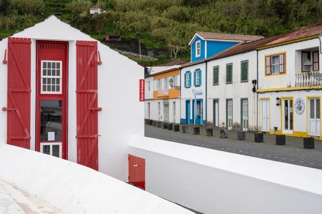Městečko Lajes do Pico hýří barvami