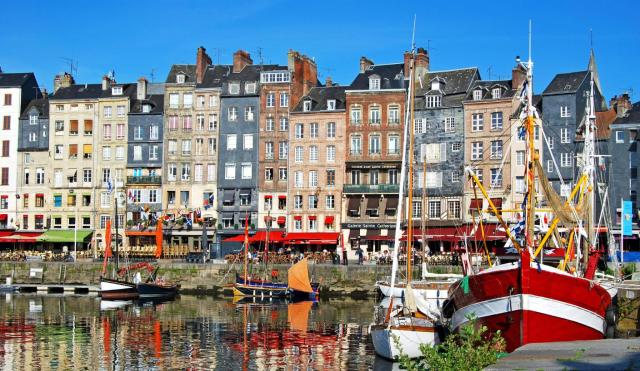 Nábřeží v městečku Honfleur
