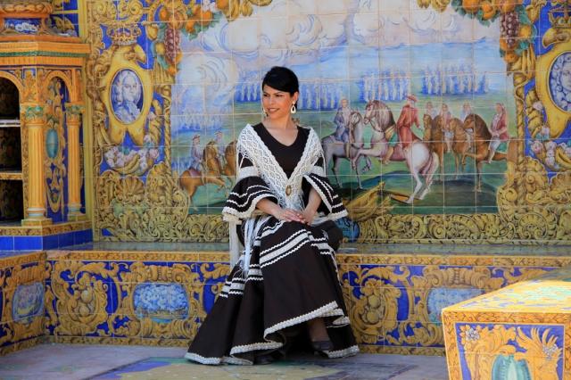 Andalusie - to jsou i mozaiky z kachlíků a krásné ženy