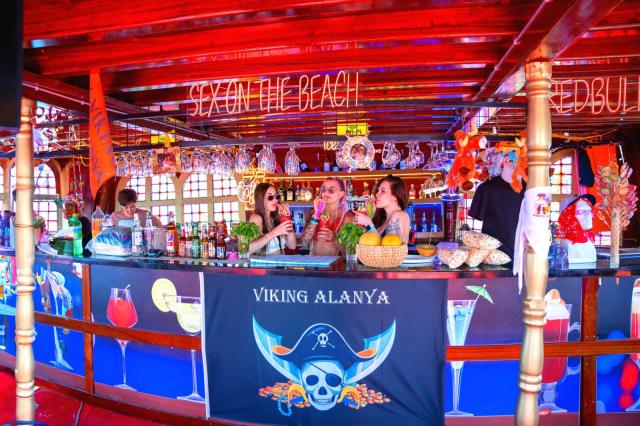 Pirate boat tour