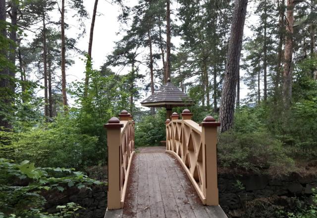Paraplyen - Pavilion & Wooden Bridge Modern Rebuilt