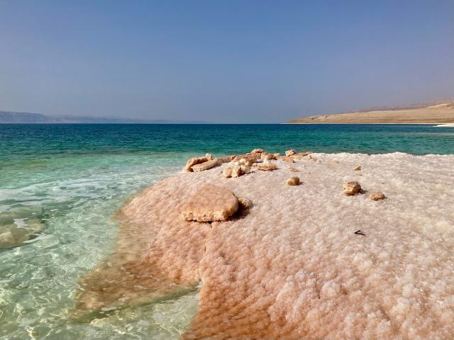 Salty rocks الصخور الملحيه