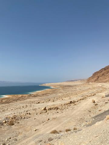 Salty rocks الصخور الملحيه