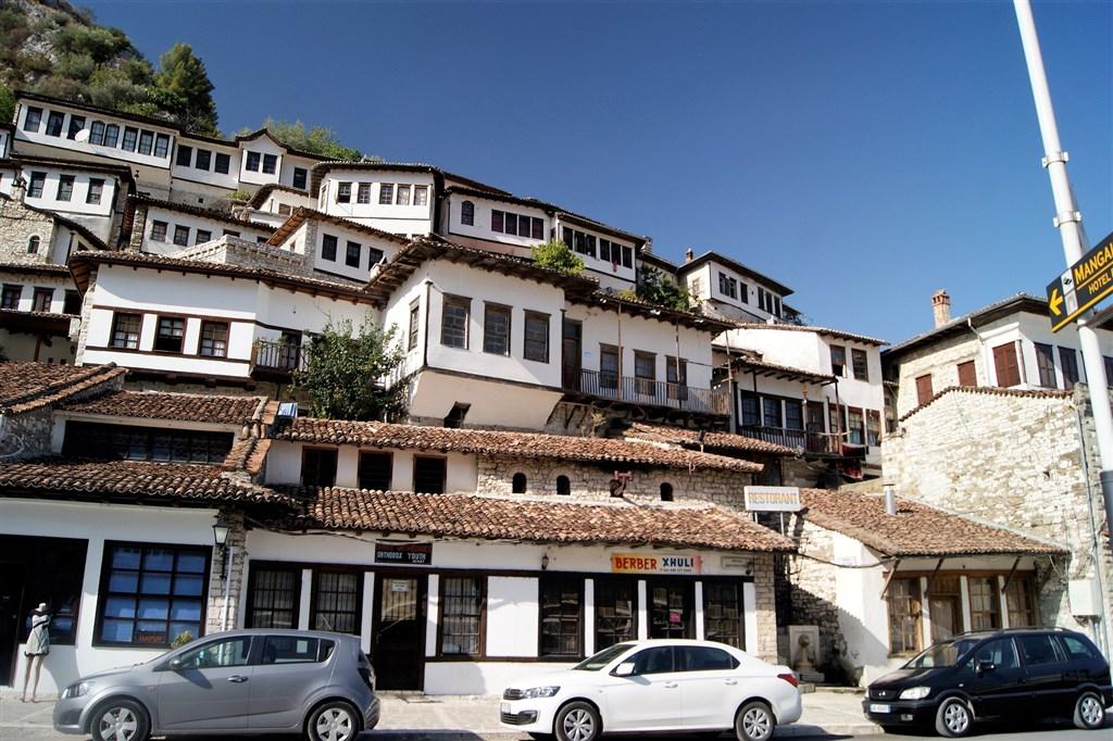 white-balkan-houses-gfb0522eaa_1920.jpg