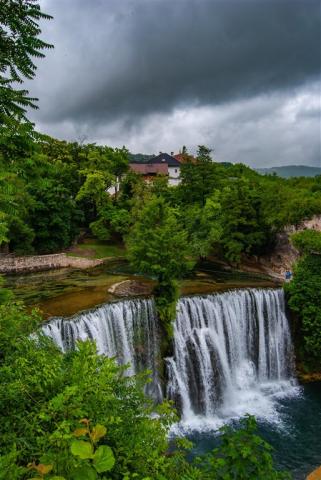 waterfall-5329467.jpg