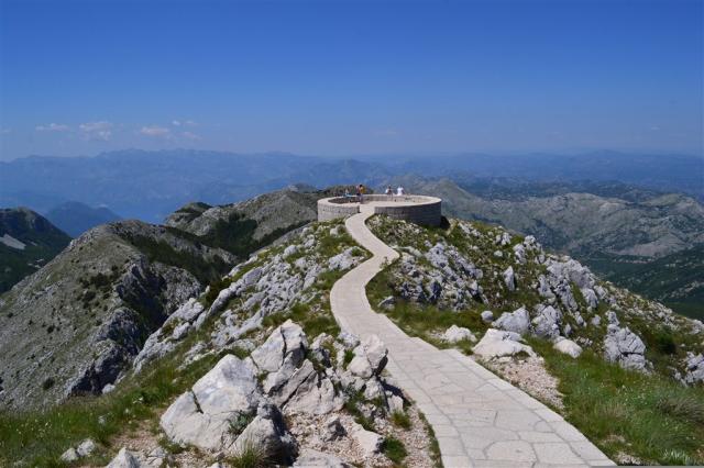 mountains-862282.jpg