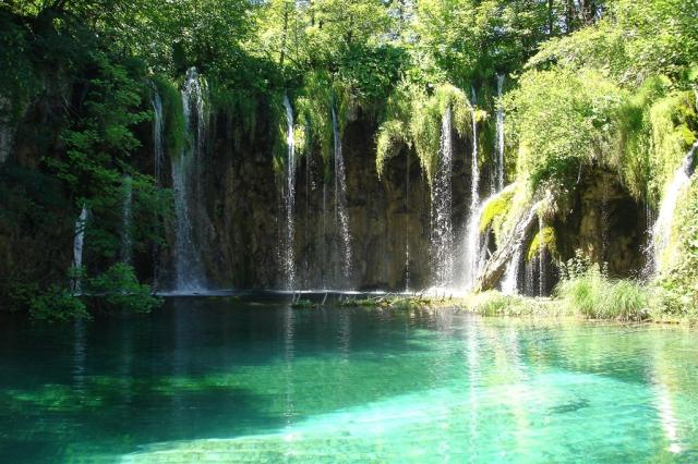 plitvice-lakes-gd373a9d3d_1920.jpg