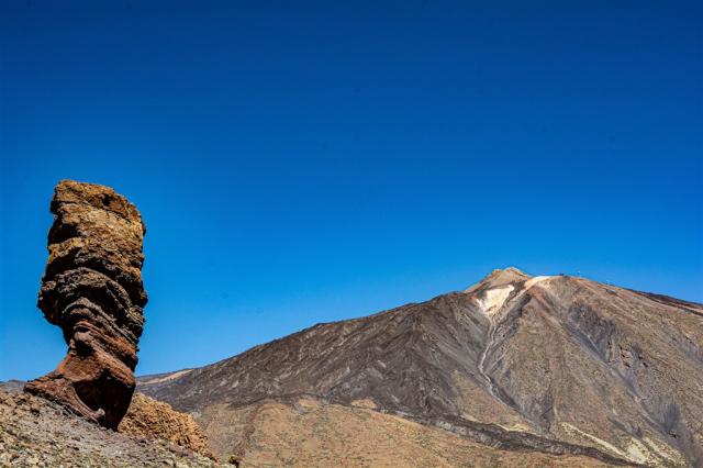 volcano-g24594d96f_1920.jpg