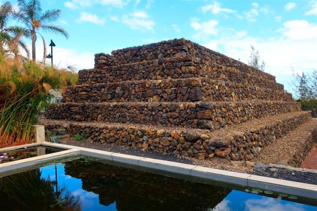 pyramid-ge212b5150_1920.jpg
