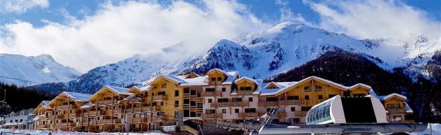 01_FR_LesOrres_ParcAirelles_ext02.jpg