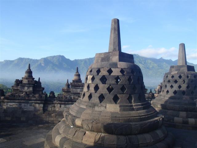 borobudur-2145419.jpg