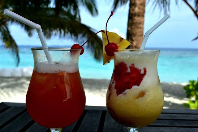 cocktails-648851.jpg