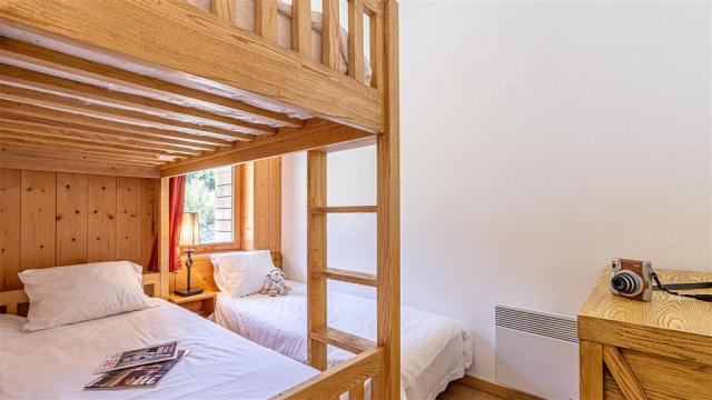 Ferme_saint_sorlin_chambre POSTEL_2pieces_5pax.jpg