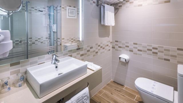 Hotel GHT Costa Brava - koupelna