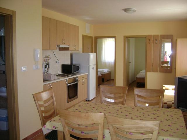 Apartmány Adria - obývací pokoj s kuchyňským koutem