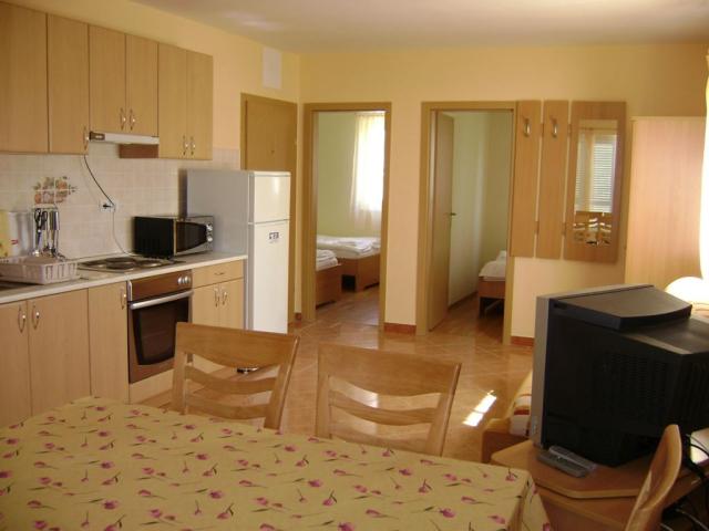 Apartmány Adria - obývací pokoj s kuchyňským koutem