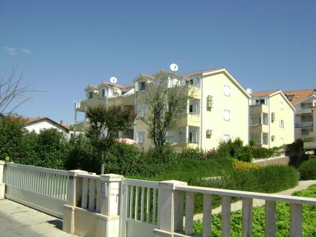 Apartmány Adria - pohled na budovu