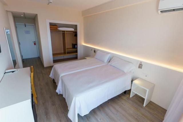 Hotel Checkin Catalonia - pokoj