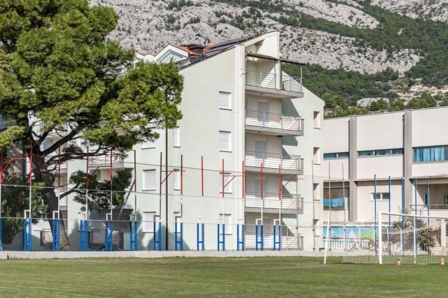 Apartmány Nikolina - pohled od hřiště