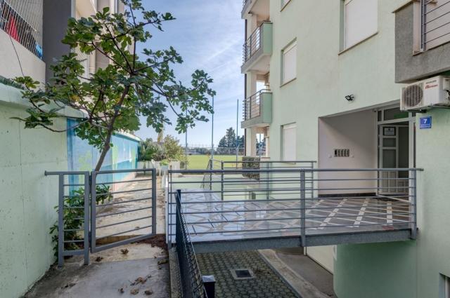 Apartmány Nikolina - vstup do budovy