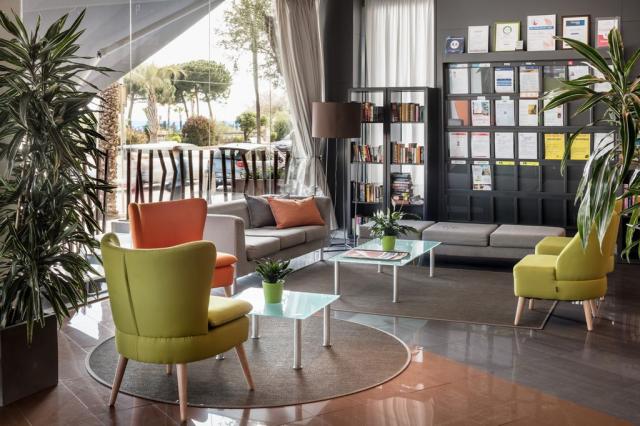 Aqua Hotel Promenade - lobby