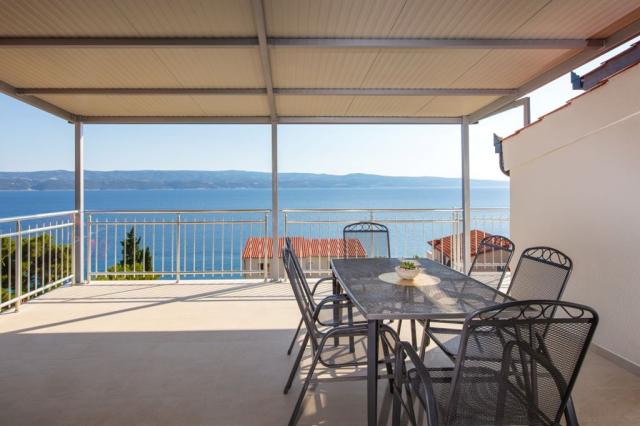 Apartmány Lana - apartmán pro 8 osob - terasa