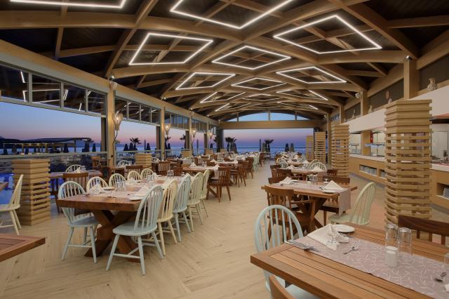ARINA BEACH RESORT - Restaurace - A la carte '' Avra''