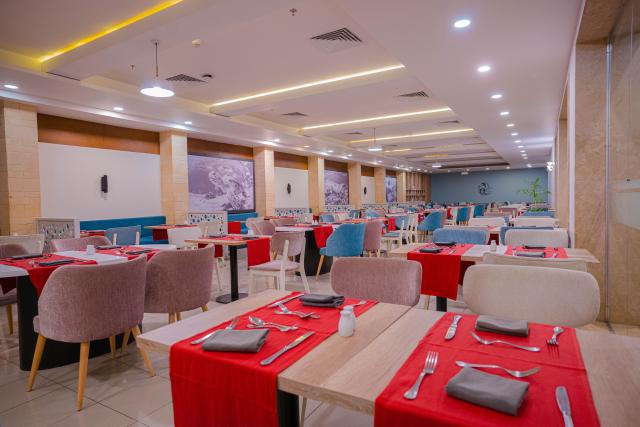 RADISSON INDIVIDUALS MARINA PORT GHALIB - Restaurace - Restaura