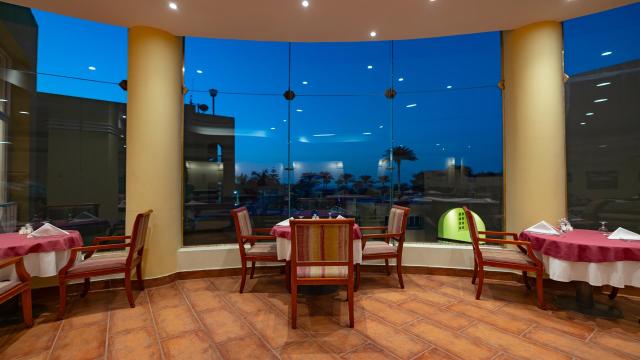PALM BEACH RESORT HURGHADA & SPA - Restaurace - Palavrion Resta