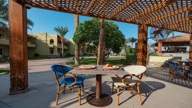 PALM BEACH RESORT HURGHADA & SPA - Restaurace - Oasis Pool Bar
