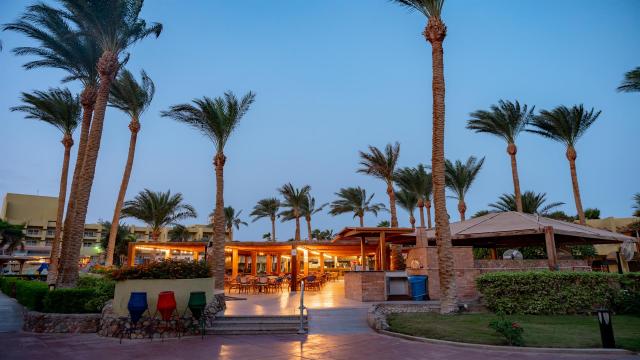 PALM BEACH RESORT HURGHADA & SPA - Restaurace - Oasis Pool Bar