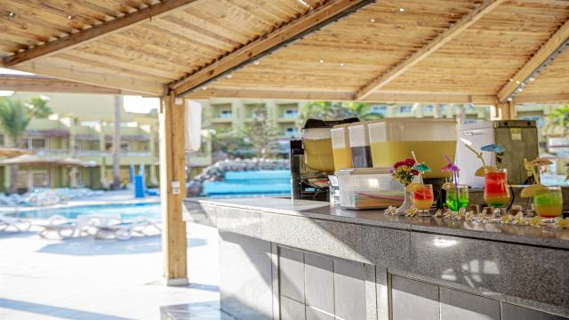 PALM BEACH RESORT HURGHADA & SPA - Restaurace - Oasis Pool Bar