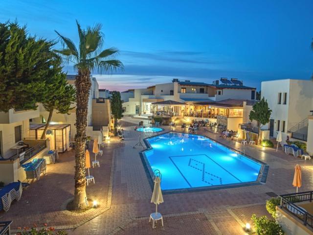 BLUE AEGEAN HOTEL & SUITES - Bazény - Venkovní bazén