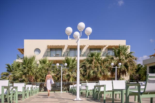 STAR BEACH VILLAGE - Restaurace - Helios Lobby Bar