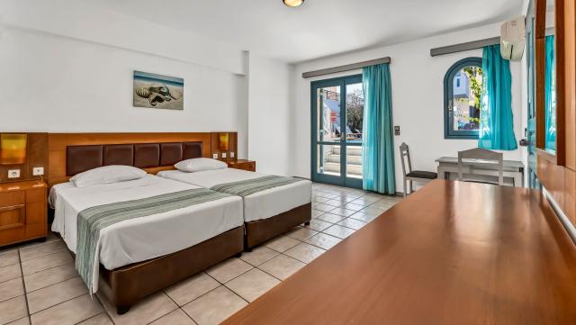 MARILISA HOTEL - Pokoje - DOUBLE OR TRIPLE POOL FRONT