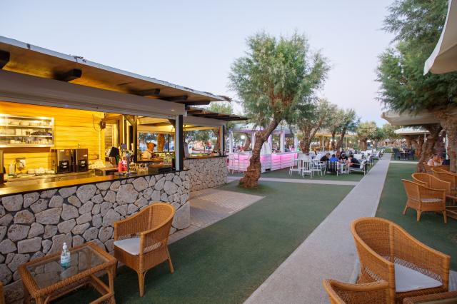 ANISSA BEACH AND VILLAGE - Bary - STREET BAR