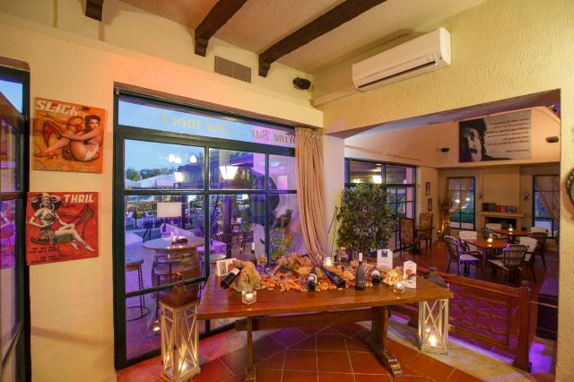 ANISSA BEACH AND VILLAGE - Bary - WINE BAR