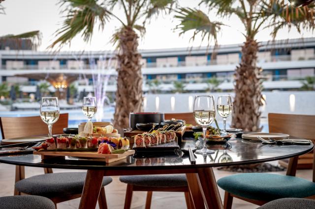 LYTTOS MARE - Restaurace - Wok & Chopsticks 