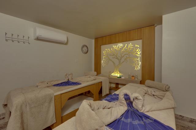 RAMADA HOTEL & SUITES BY WYNDHAM KUSADASI - Lázně - Lázně
