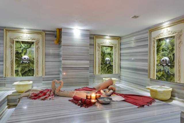 RAMADA HOTEL & SUITES BY WYNDHAM KUSADASI - Lázně - Lázně
