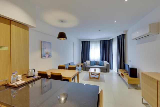 RAMADA HOTEL & SUITES BY WYNDHAM KUSADASI - Pokoje - JUNIOR SUI