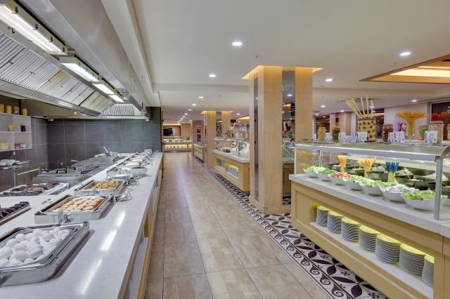 RAMADA HOTEL & SUITES BY WYNDHAM KUSADASI - Restaurace - Main R