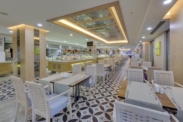 RAMADA HOTEL & SUITES BY WYNDHAM KUSADASI - Restaurace - Main R