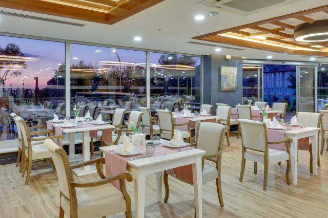 RAMADA HOTEL & SUITES BY WYNDHAM KUSADASI - Restaurace - ALACAR